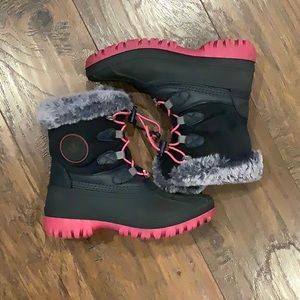 Winter boots for girl.